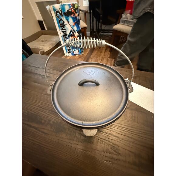 Vintage 12" Cast Iron Dutch Oven with Lid – Heavy-Duty Cookware - Picture 1 of 6